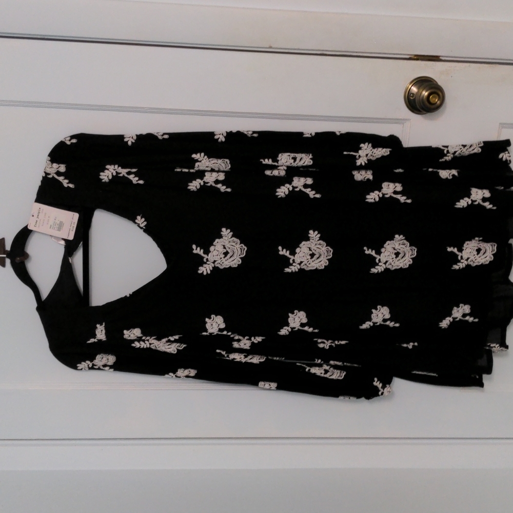 Free People Size M Black Dress with White Embroidered Flowers NWT - Picture 1 of 8